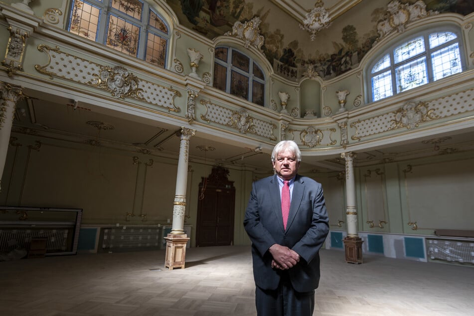 Bürgermeister Dieter Greysinger (55, SPD) im Prunksaal des "Goldenen Löwen".
