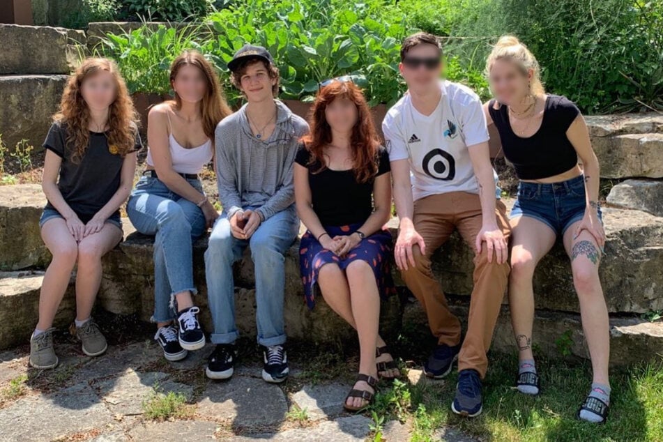 Auf diesem undatierten Foto mit Familienmitgliedern wirkte Robin Westman wie ein normaler Teenager. Jahre später wurde sie zum Mörder.