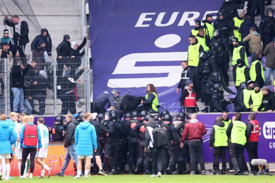 Bereits nach dem Spiel gegen Hansa Rostock kam es zu einer Auseinandersetzung zwischen beiden Fanlagern.