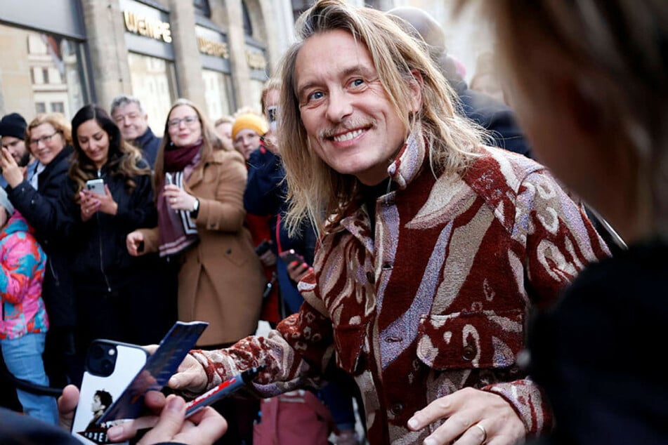 Star zum Anfassen: Take-That-Mitglied Mark Owen (51) vor dem Hotel Steigenberger.