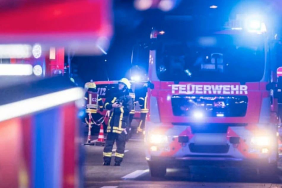 Die Feuerwehr konnte die Flammen zügig löschen. Der Schaden ist dennoch enorm. (Symbolfoto)