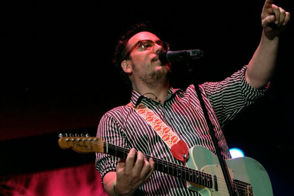 They Might Be Giants cancel tour dates after serious injury to lead guitarist