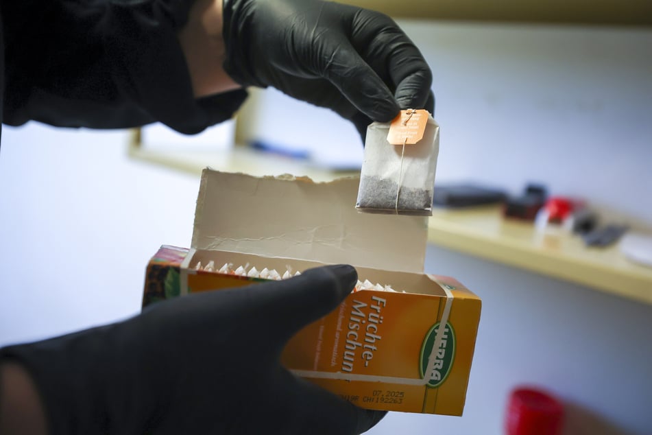 Auch Teebeutel sind beliebte Verstecke für Drogen in den Haftanstalten.