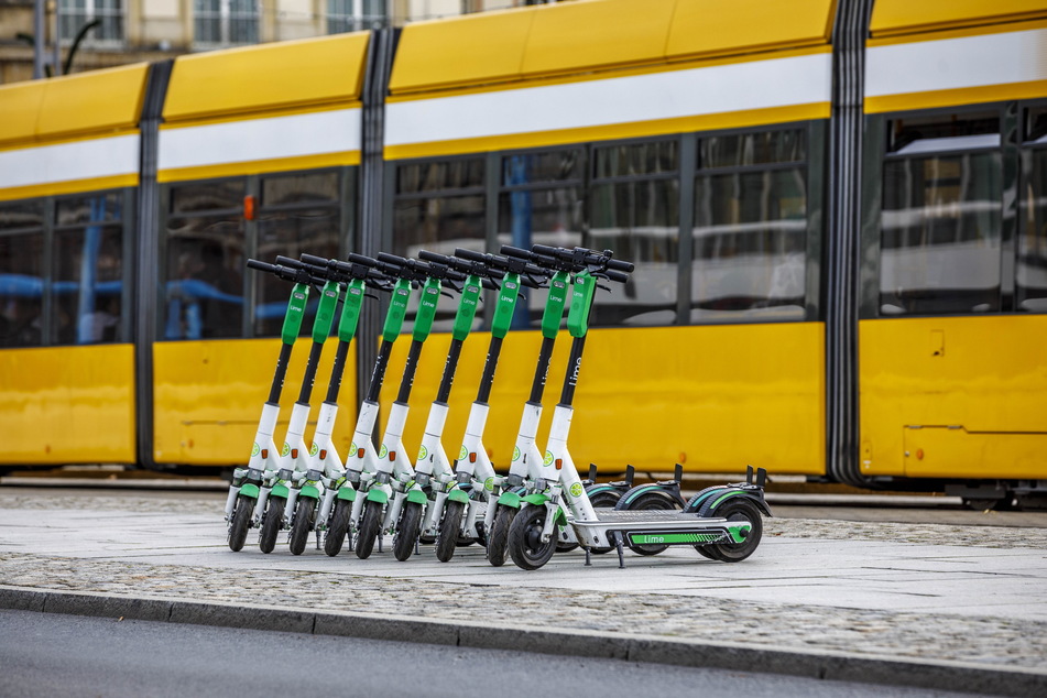 Ein Blick in die App bestätigt den Eindruck des Petenten: Die E-Scooter von "Lime" sind hauptsächlich in zentral gelegenen Stadtteilen zu finden.