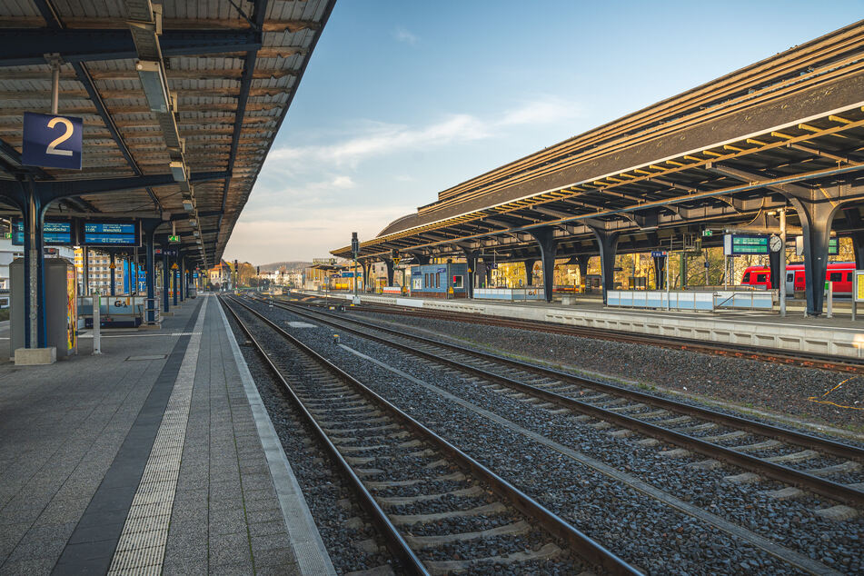 An Thüringens Bahnhöfen ist es am Freitagmorgen still.