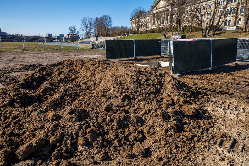 Liegt hier, bis zu vier Meter unter der Erde verborgen, einer von zwei möglichen Blindgängern?