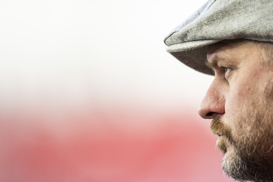 Trainer Steffen Baumgart (50) will mit dem 1. FC Köln gegen den SSV Jahn Regensburg in die 2. Runde des DFB-Pokals einziehen.