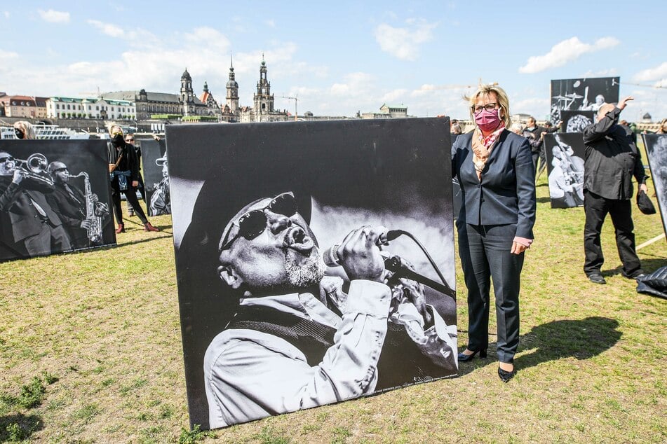 Sachsens Kulturministerin Barbara Klepsch (54, CDU) beteiligte sich spontan an der Demonstration.