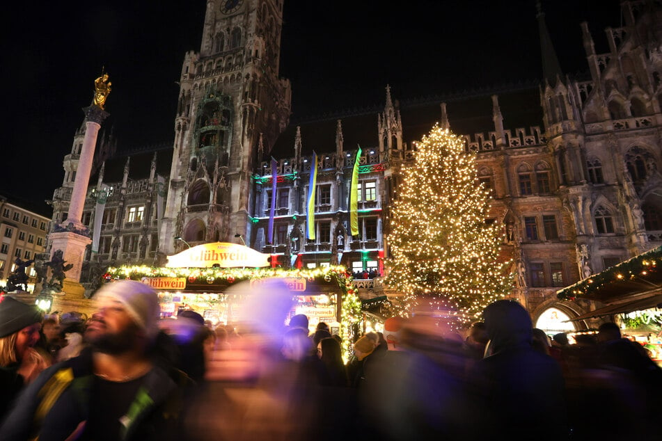 Bis Heiligabend herrscht auf dem Marienplatz wieder weihnachtlicher Trubel.