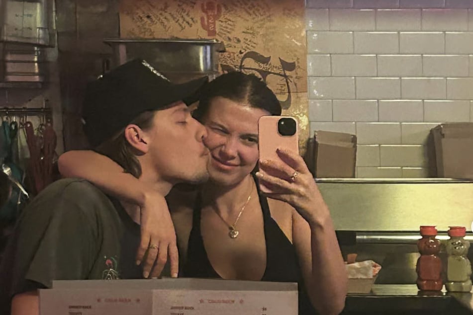 Die Schauspielerin Millie Bobby Brown (21) und Jake Bongiovi (23) teilen auf Social Media ganz private Einblicke.