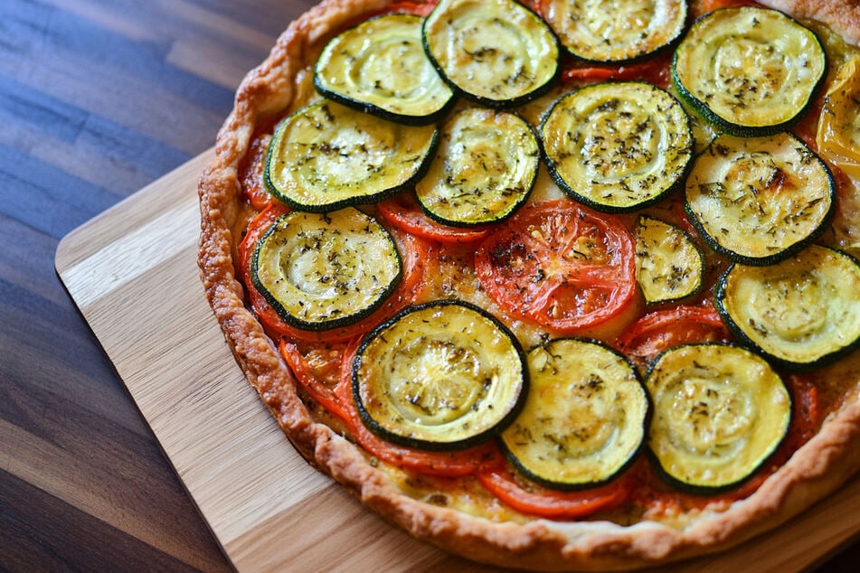 Rezept des Tages vom 23.8.2024: Tomaten-Zucchini-Tarte.