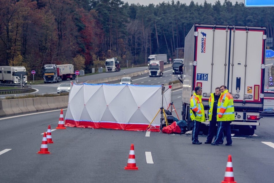 Unfall A9: Unfall A9: Seat kracht ungebremst in Stauende, Frau stirbt