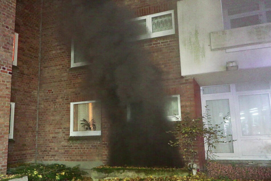 In einem Wohnhaus in Düsseldorf ist es zu einem Kellerbrand gekommen.