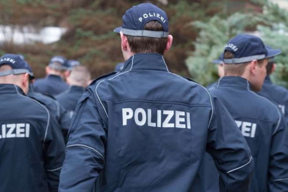 In Uniform kam ein Polizist als Kurier aus Berlin mit Drogen nach Dresden. Gegen ihn wird nun ermittelt. (Symbolfoto)