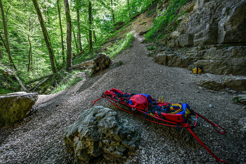 Der Wanderer (61) starb wegen eines medizinischen Notfalls in der schwer zugänglichen Höhle.