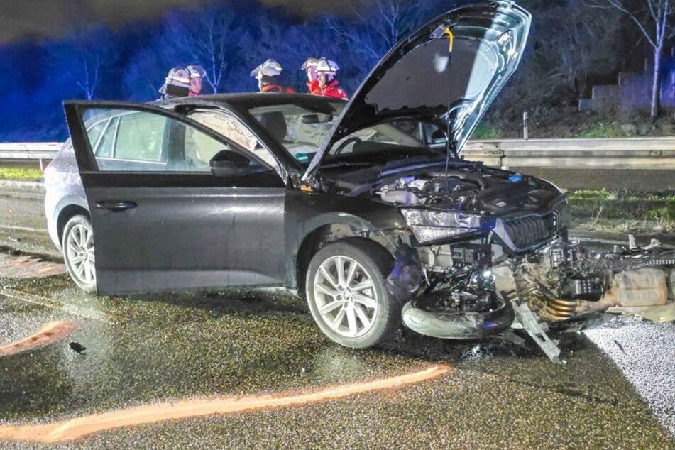Unfall bei Karlsruhe: Auto schleift Motorrad meterweit mit