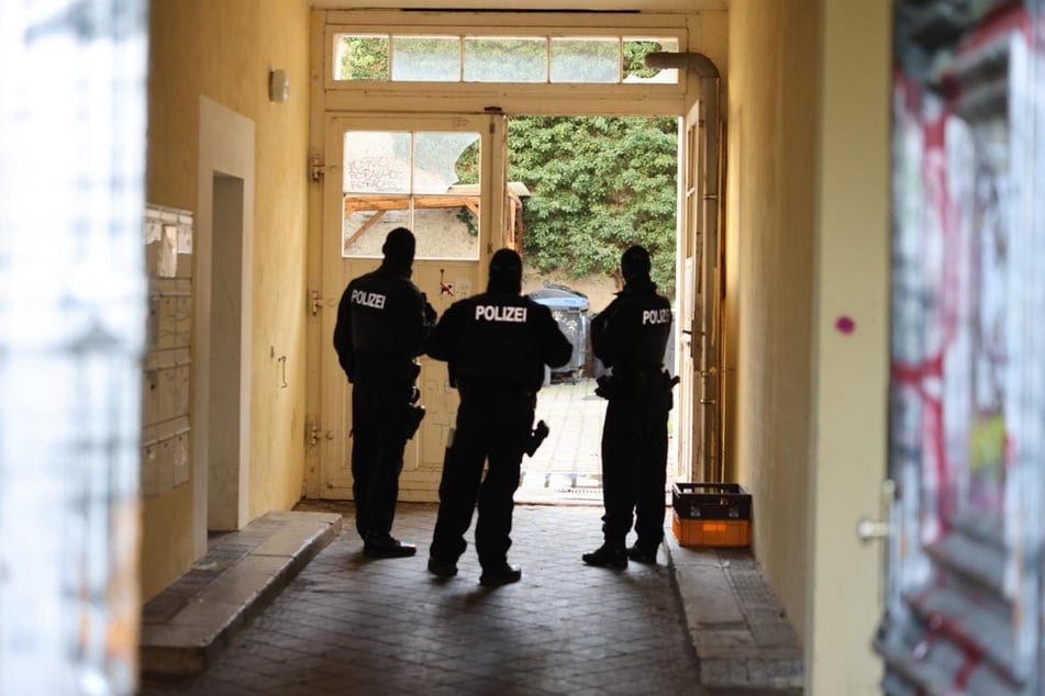 Rund 50 Personen wurden um 6 Uhr von Beamten der Bundespolizei wach geklingelt.