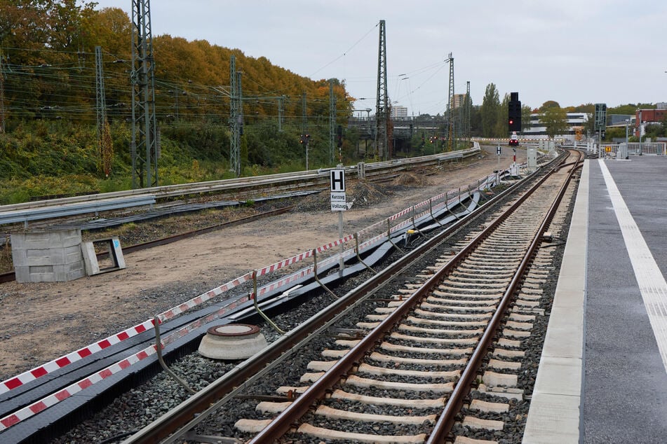 Die Bauarbeiten für den S-Bahnhof Diebsteich in Altona brauchen länger als ursprünglich geplant.