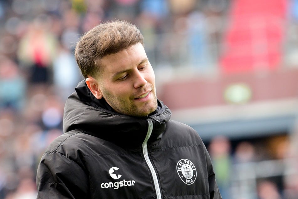 St.-Pauli-Trainer Fabian Hürzeler (31) war nach der Niederlage sichtlich angefressen.