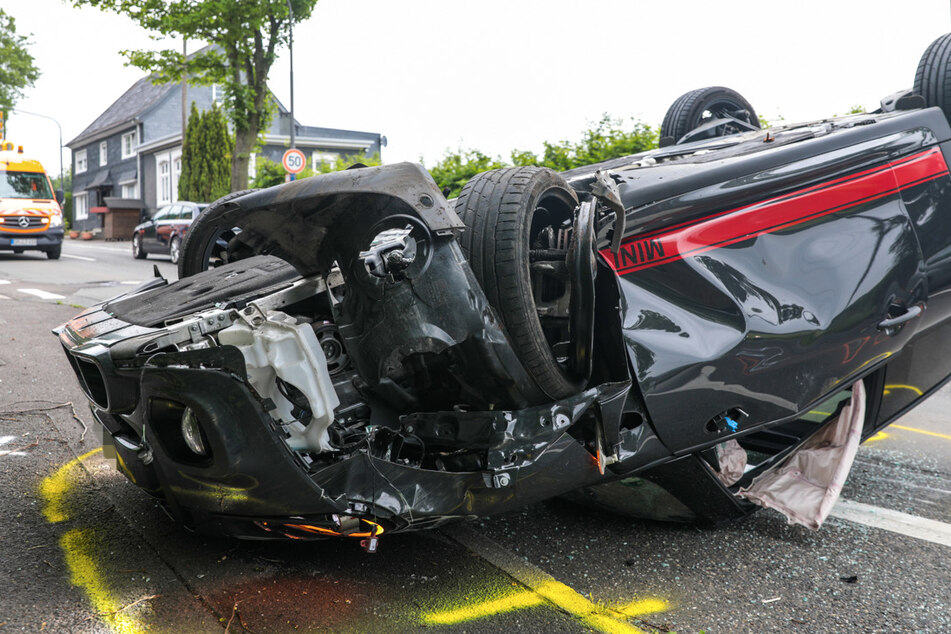 Der Mini Cooper S wurde bei dem Unfall zerstört.