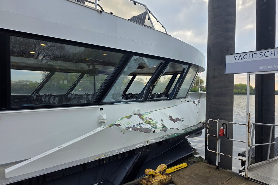 Zwei Hafenfähren sind am Donnerstagmorgen in Hamburg kollidiert.