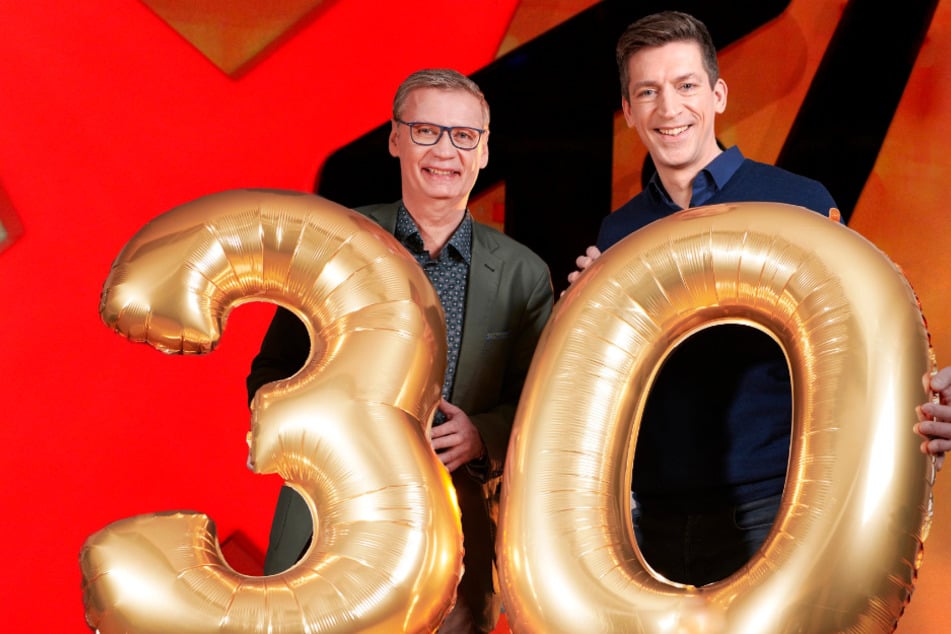 Günther Jauch (64, l.) und Steffen Hallaschka (48, r.) feiern das 30-jährige Jubiläum von "stern TV" in einer Sondersendung.