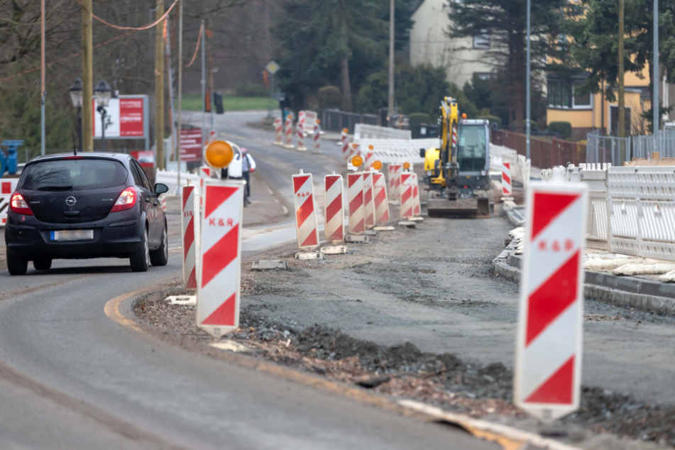 Die Erfenschlager Straße wird in Höhe des Bahnhofs Reichenhain ab Montag voll gesperrt.