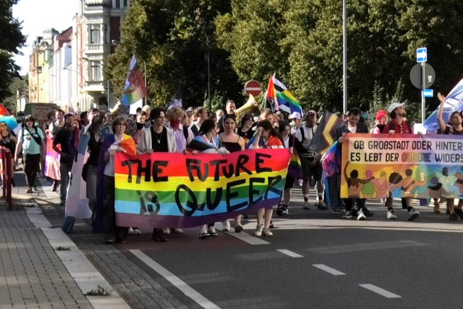 Ab 15 Uhr zogen die CSD-Teilnehmer durch Döbeln.