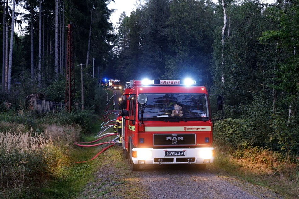 Die Feuerwehr konnte nicht bis ans Haus fahren, um zu löschen.