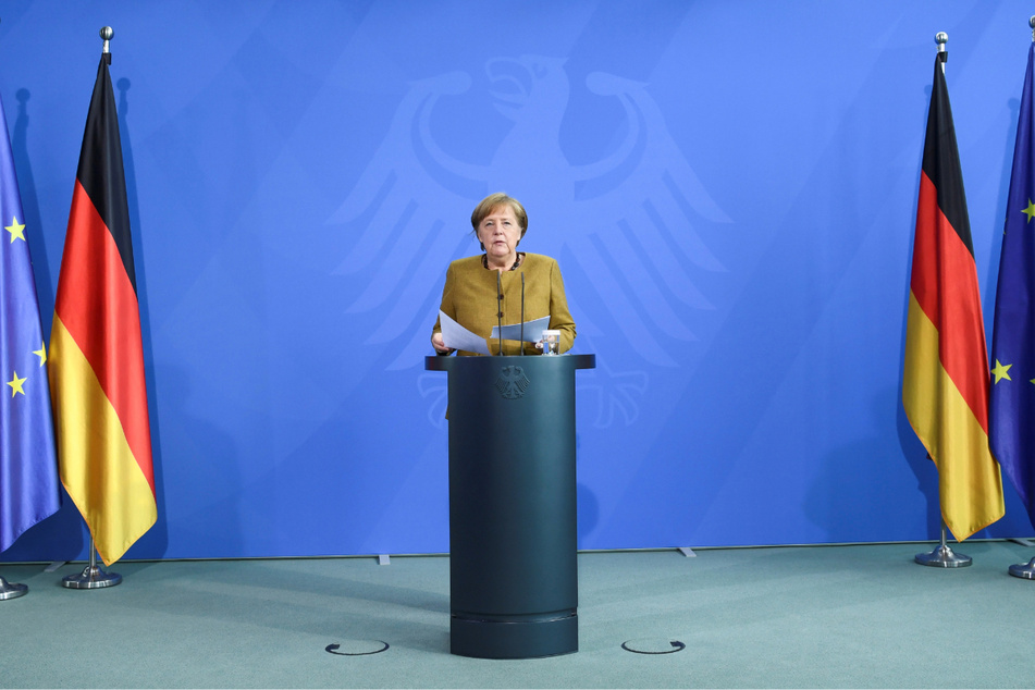 Bundeskanzlerin Angela Merkel (66, CDU) redet bei einer Pressekonferenz.