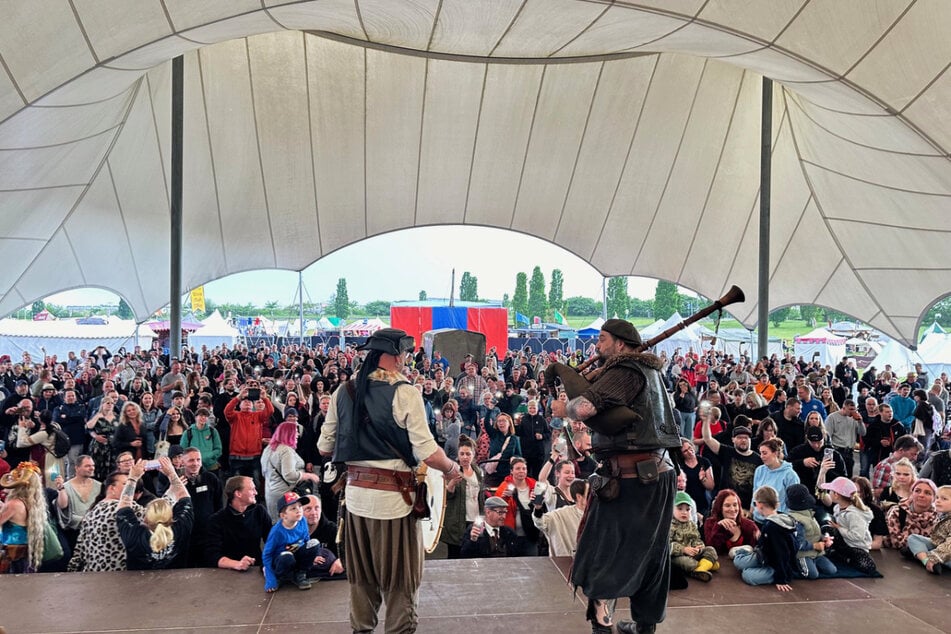 Herzhafte Lacher und Musik vergangener Zeiten sind ebenfalls fest im Programm eingeplant.