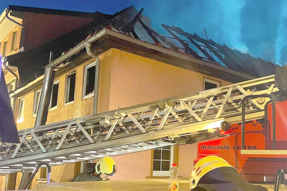 Das Einfamilienhaus wurde bei dem Brand völlig zerstört. Der Schaden liegt bei einer Viertelmillion Euro.