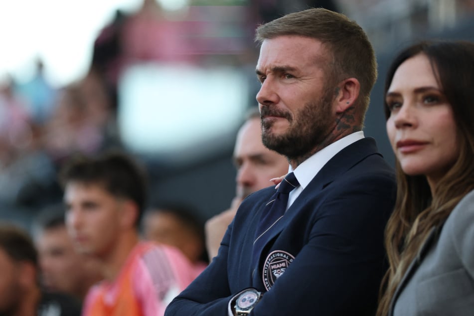 David (50) und Victoria Beckham (51) sollen bereit sein, ihren Sohn mit offenen Armen zu empfangen.