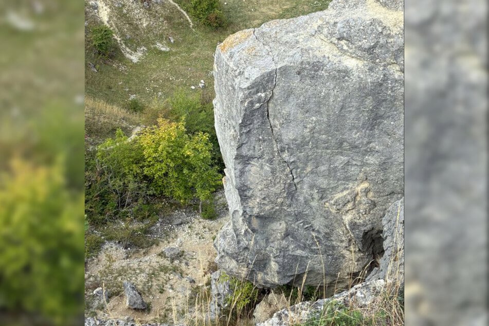 Die Umgebung rund um den Felsen wurde großräumig abgesichert.