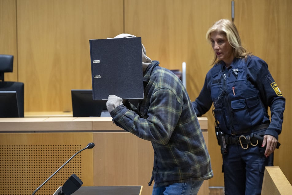 Der 30-Jährige bestreitet die Tat vor Gericht.