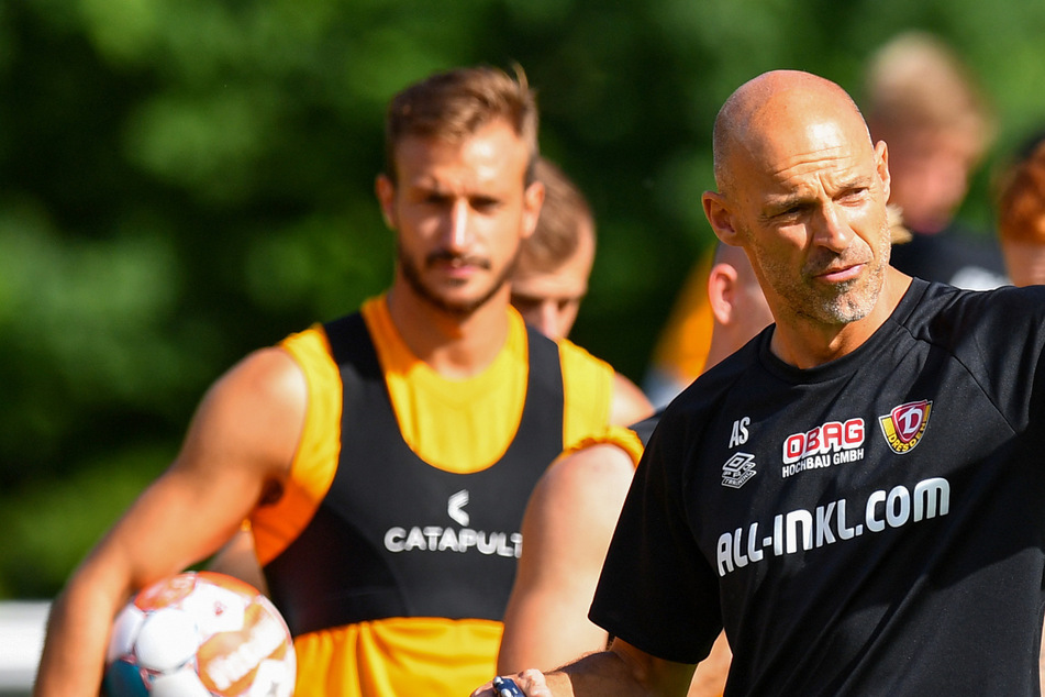 Die letzten taktischen Anweisungen vor dem Spiel: Der Auftakt gegen Ingolstadt ist für Alexander Schmidt das 26. Spiel als Zweitliga-Trainer.