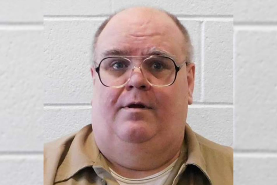 Alan Miller is scheduled to be put to death over a 1999 workplace shooting spree that killed three colleagues, Lee Holdbrooks, Scott Yancy, and Terry Lee Jarvis.