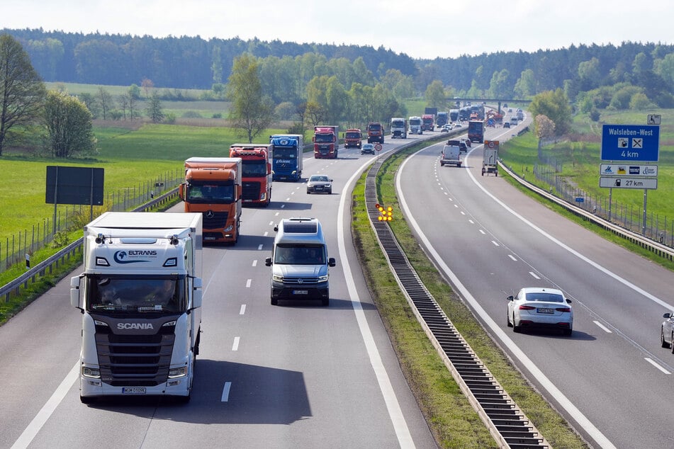 Bei einem Unfall auf der A24 bei Pritzwalk wurden zwei Menschen schwer verletzt. (Archivbild)