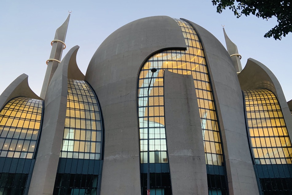 Von der Zentralmoschee in Köln-Ehrenfeld könnte bald auch der Gebetsruf erfolgen.