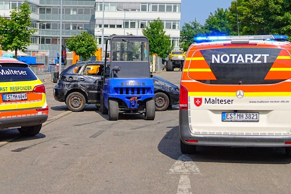 Drei Erwachsene und zwei Kinder trugen durch den Unfall im Kreis Esslingen Verletzungen davon.