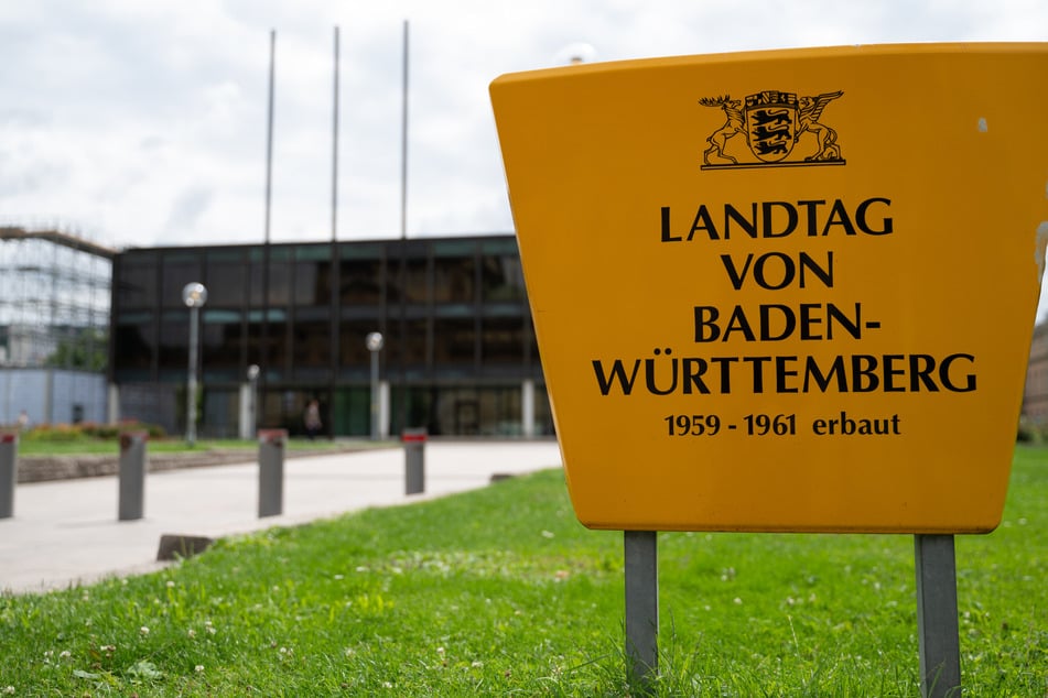 Der Landtag von Baden-Württemberg hat auch Ausnahmen festgelegt: An vier Feiertagen müssen die Läden geschlossen bleiben.