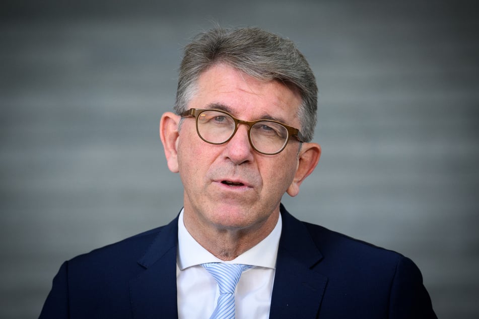 Kulturstaatsminister Wolfram Weimer (61) begrüßt die Absage der Auktion.
