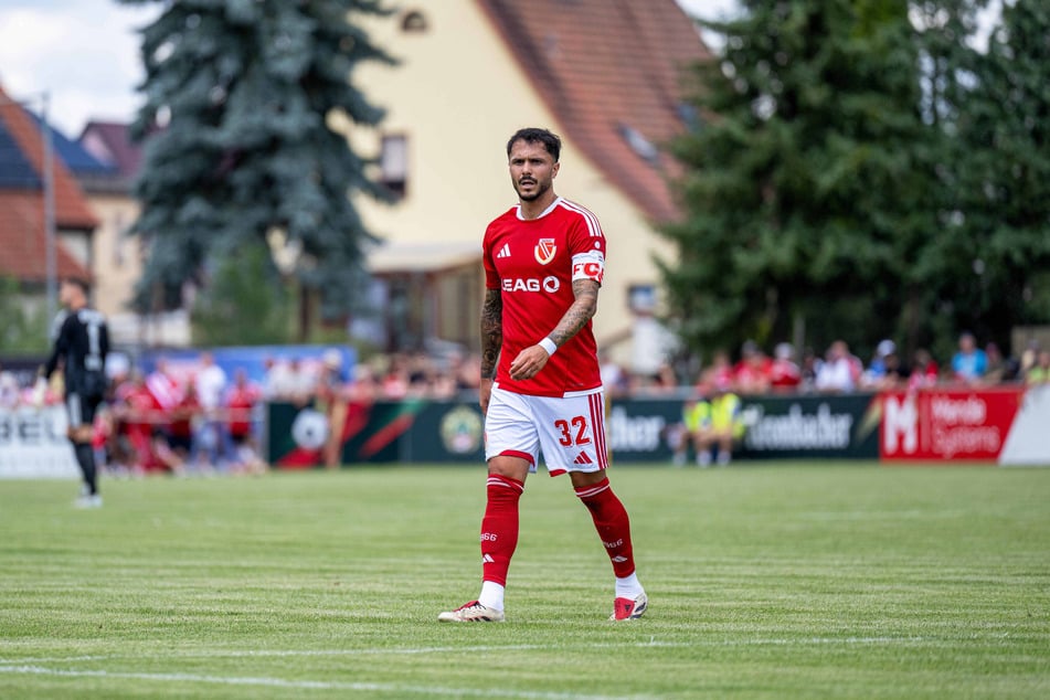 Auf Ex-Bundesliga-Star Leonardo Bittencourt (32) prasselt in den ersten Wochen eine ganze Menge ein.