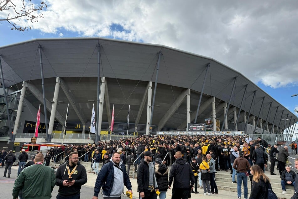 Die schwarz-gelben Anhänger wollen heute den nächsten Sieg ihrer Mannschaft sehen.