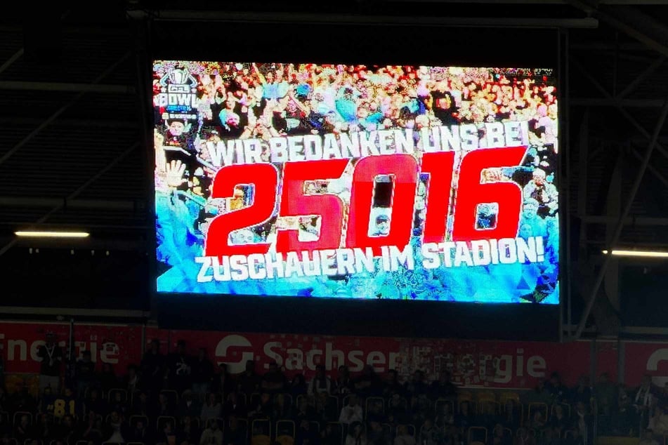 Mehr als 25.000 Zuschauer sind zum GFL Bowl 2026 ins Harbig-Stadion gekommen - ein neuer Rekord!