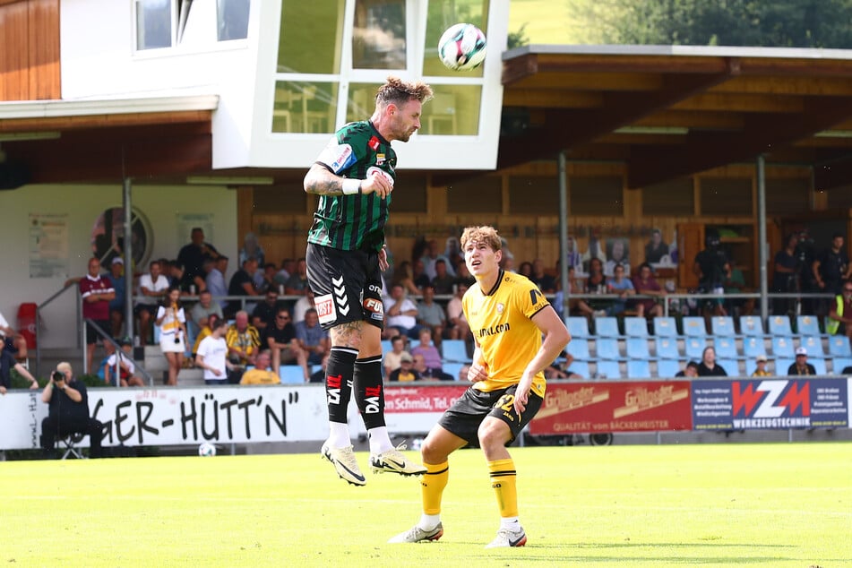 In der Luft macht man auch dem "reifen" Michael Sollbauer (35, l.) nichts vor.