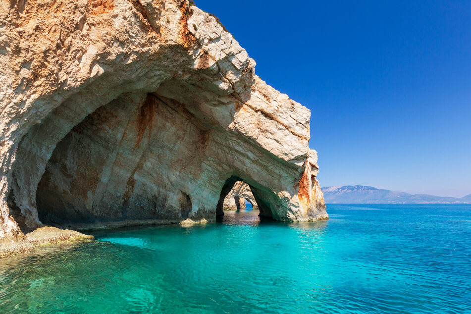 ,,Galazies Spilies", das sind die blauen Höhlen auf Zakynthos und definitiv einen Besuch wert!