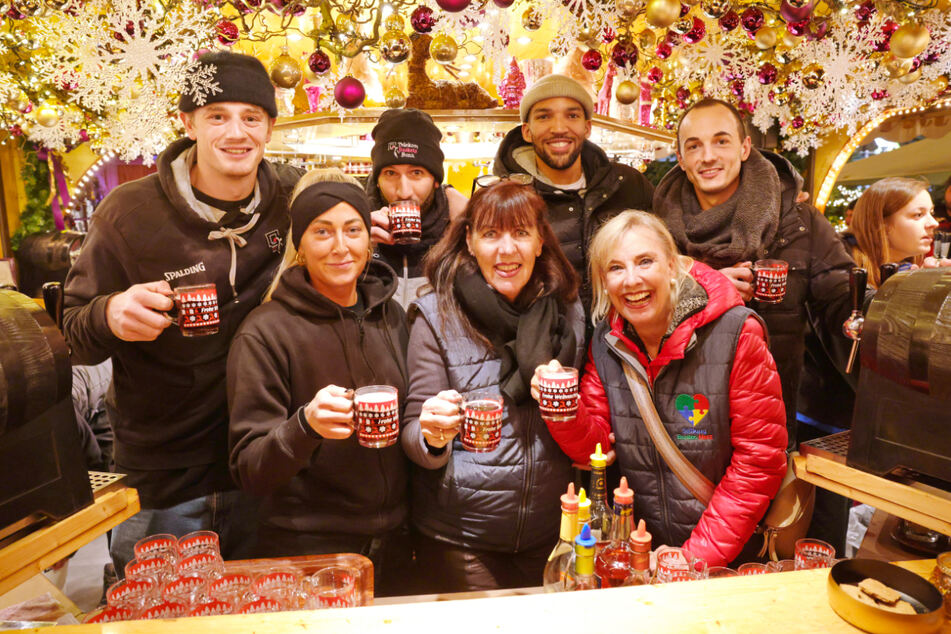 von links: Finn Delany, Sissy Kipp, Adrian Ariza Medina, Silvia Stelgens, Deane Williams, Tamae Meixner, Karsten Tadda
