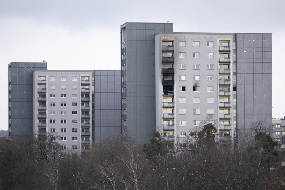 Die Wohnung im elften Stock brannte fast völlig aus. Die beiden Bewohner kamen ums Leben.