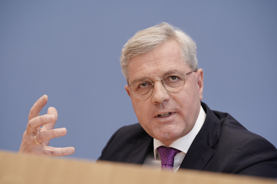 CDU-Politiker Norbert Röttgen warnt vor zweitem Lockdown.